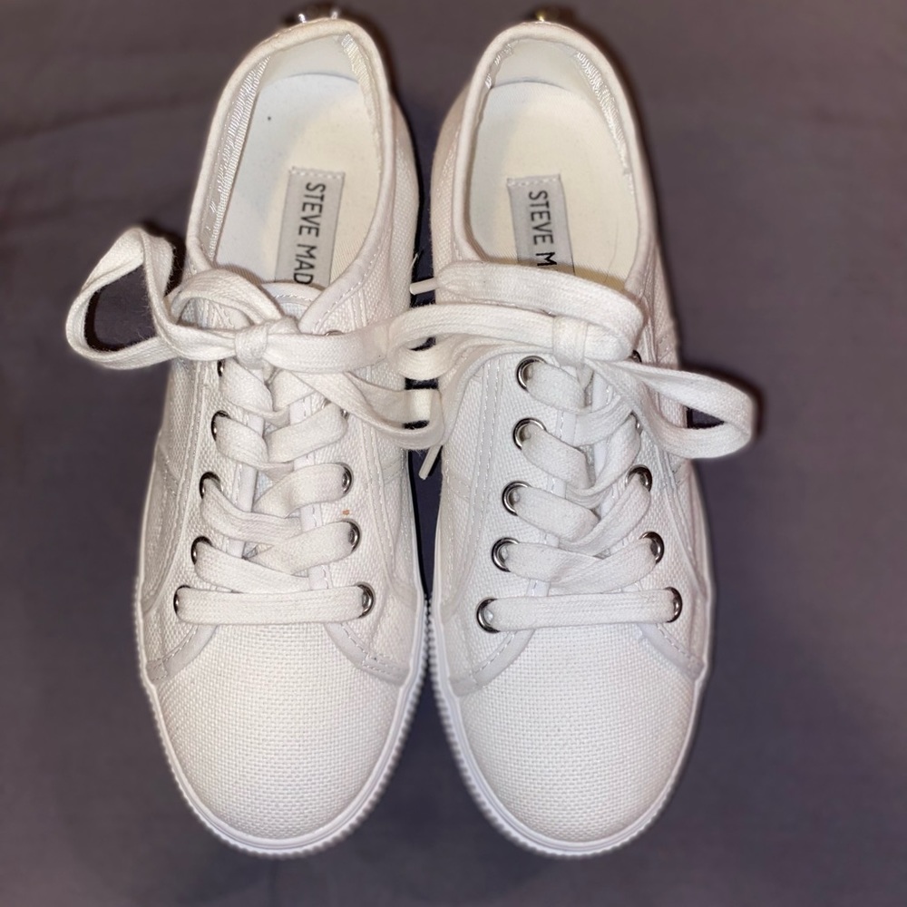 Steven Madden white tennis shoes